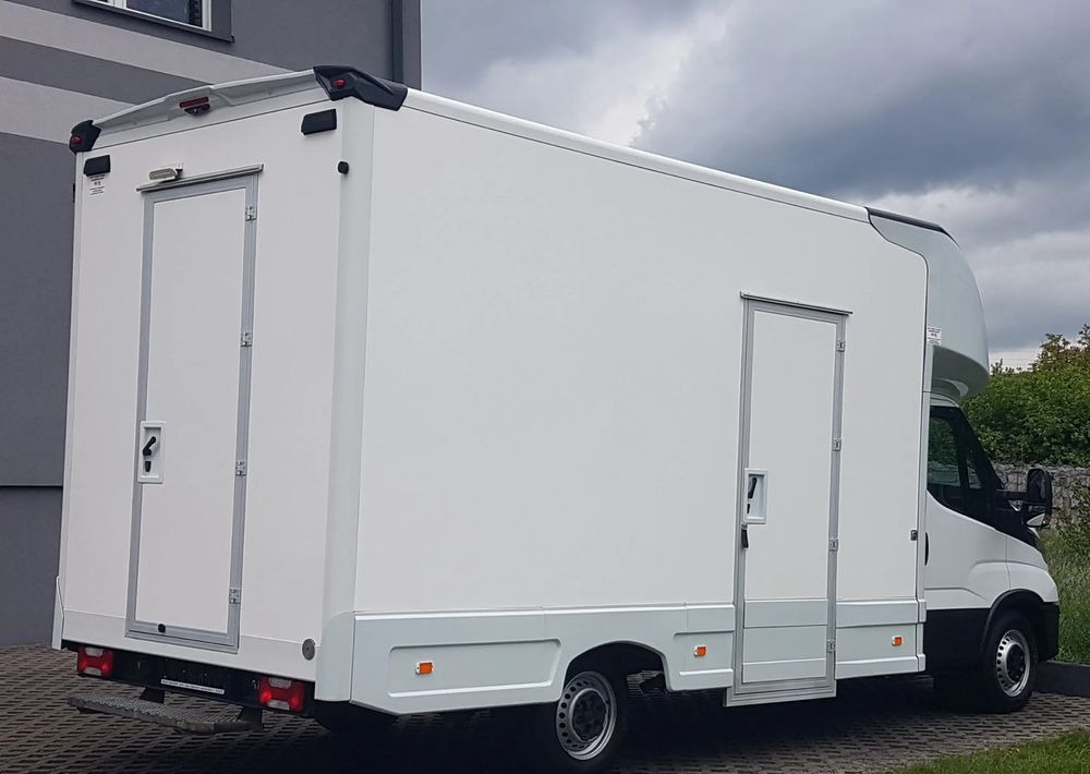 Iveco DAILY KONTENER NISKOPODŁOGOWY 4,43x2,23x2,42 SKLEP FOODTRUCK BAR KLIMA KONIOWÓZ KAMPER - الشاحنات الصغيرة صندوق مغلق: صور 4 Iveco DAILY KONTENER NISKOPODŁOGOWY 4,43x2,23x2,42 SKLEP FOODTRUCK BAR KLIMA KONIOWÓZ KAMPER - الشاحنات الصغيرة صندوق مغلق: صور 4