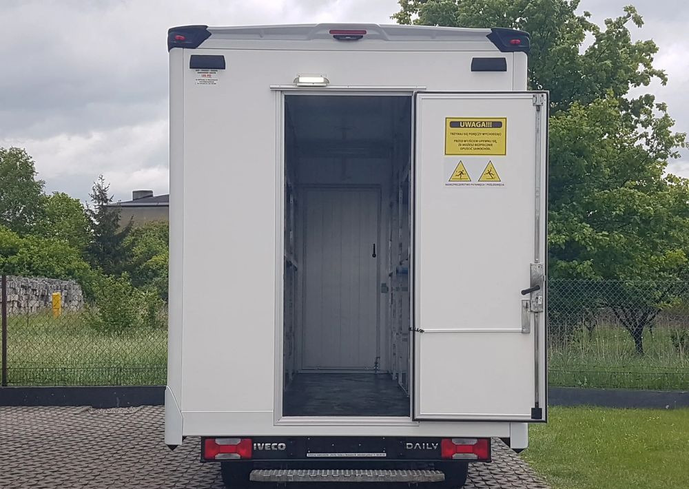 Iveco DAILY KONTENER NISKOPODŁOGOWY 4,43x2,23x2,42 SKLEP FOODTRUCK BAR KLIMA KONIOWÓZ KAMPER - الشاحنات الصغيرة صندوق مغلق: صور 5 Iveco DAILY KONTENER NISKOPODŁOGOWY 4,43x2,23x2,42 SKLEP FOODTRUCK BAR KLIMA KONIOWÓZ KAMPER - الشاحنات الصغيرة صندوق مغلق: صور 5