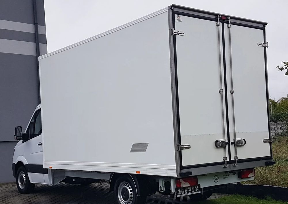 Mercedes-Benz Sprinter KONTENER 8EP 4,21x2,15x2,30 KLIMA 314 CDI MANUAL - الشاحنات الصغيرة صندوق مغلق: صور 3 Mercedes-Benz Sprinter KONTENER 8EP 4,21x2,15x2,30 KLIMA 314 CDI MANUAL - الشاحنات الصغيرة صندوق مغلق: صور 3