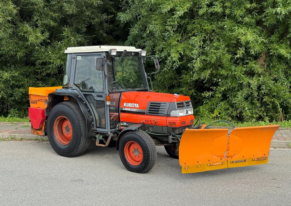 Kubota * Traktor KUBOTA L4200 * 4x4 * Pług Piaskarka * Wałek Przód Tył * Sprowadzony* Zimowe Utrzymanie - جرار: صور 1 Kubota * Traktor KUBOTA L4200 * 4x4 * Pług Piaskarka * Wałek Przód Tył * Sprowadzony* Zimowe Utrzymanie - جرار: صور 1