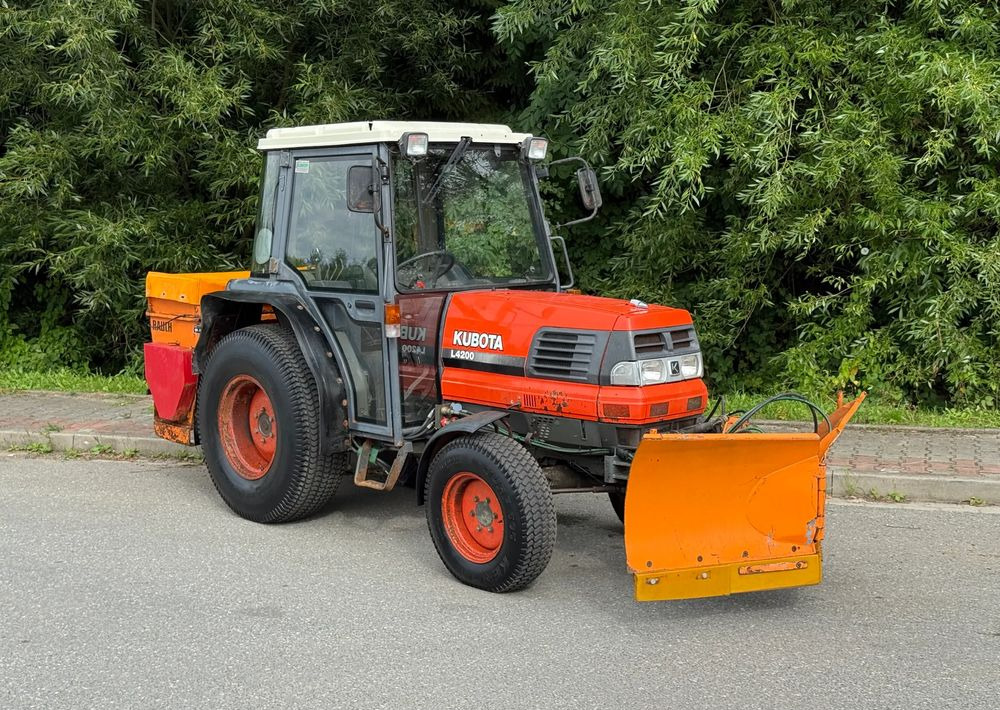 Kubota * Traktor KUBOTA L4200 * 4x4 * Pług Piaskarka * Wałek Przód Tył * Sprowadzony* Zimowe Utrzymanie - جرار: صور 2 Kubota * Traktor KUBOTA L4200 * 4x4 * Pług Piaskarka * Wałek Przód Tył * Sprowadzony* Zimowe Utrzymanie - جرار: صور 2