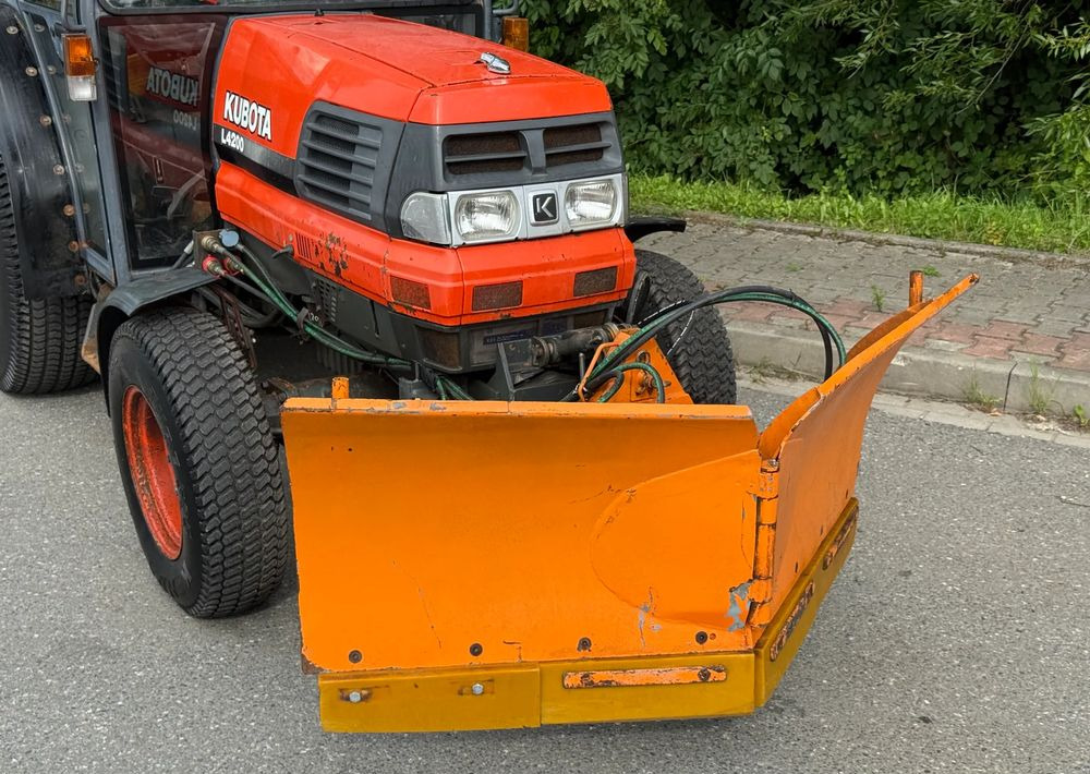 Kubota * Traktor KUBOTA L4200 * 4x4 * Pług Piaskarka * Wałek Przód Tył * Sprowadzony* Zimowe Utrzymanie - جرار: صور 3 Kubota * Traktor KUBOTA L4200 * 4x4 * Pług Piaskarka * Wałek Przód Tył * Sprowadzony* Zimowe Utrzymanie - جرار: صور 3