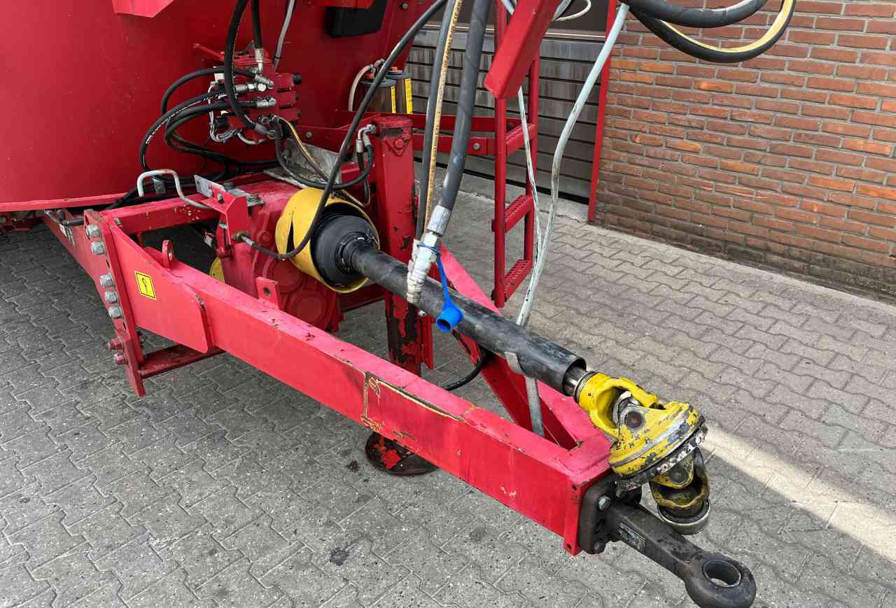 BVL V-Mix 24-2S Voermengwagen voermachines - آلة خلط وتوزيع الأعلاف: صور 5 BVL V-Mix 24-2S Voermengwagen voermachines - آلة خلط وتوزيع الأعلاف: صور 5