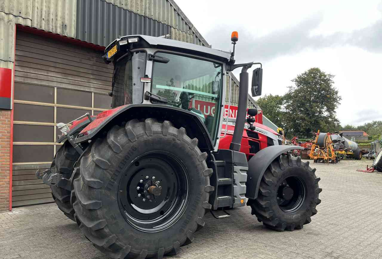 Massey Ferguson 8S.225 Dyna-VT Exclusive Tractoren - جرار: صور 3 Massey Ferguson 8S.225 Dyna-VT Exclusive Tractoren - جرار: صور 3