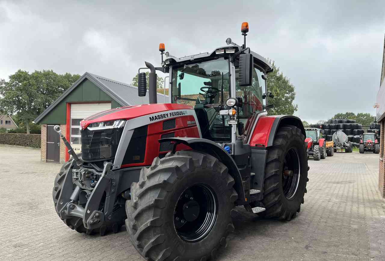 Massey Ferguson 8S.225 Dyna-VT Exclusive Tractoren - جرار: صور 2 Massey Ferguson 8S.225 Dyna-VT Exclusive Tractoren - جرار: صور 2