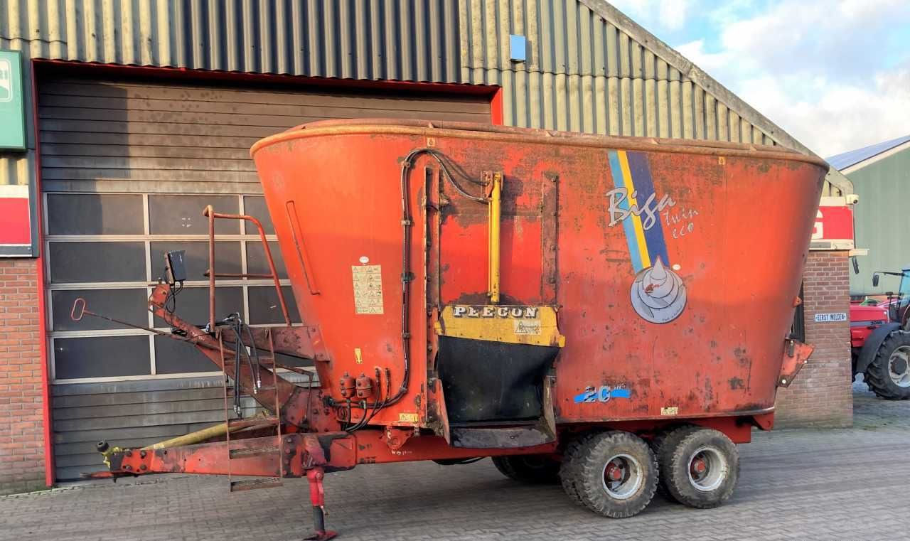 Peecon VME 200 Voermengwagen Voermachines - آلة خلط وتوزيع الأعلاف: صور 3 Peecon VME 200 Voermengwagen Voermachines - آلة خلط وتوزيع الأعلاف: صور 3
