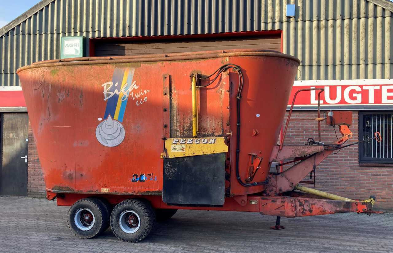 Peecon VME 200 Voermengwagen Voermachines - آلة خلط وتوزيع الأعلاف: صور 2 Peecon VME 200 Voermengwagen Voermachines - آلة خلط وتوزيع الأعلاف: صور 2