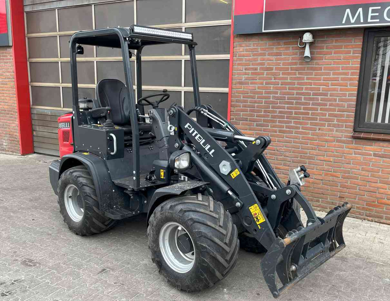 Pitbull X27-45CRT Minishovel - اللودر بعجل: صور 2 Pitbull X27-45CRT Minishovel - اللودر بعجل: صور 2