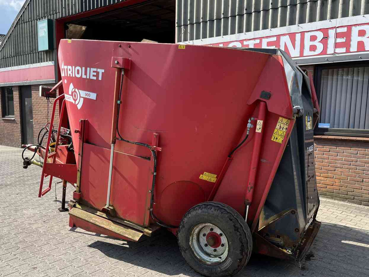 Trioliet Gigant 900 voermengwagen zelfladend Voermachines - آلة خلط وتوزيع الأعلاف: صور 2 Trioliet Gigant 900 voermengwagen zelfladend Voermachines - آلة خلط وتوزيع الأعلاف: صور 2
