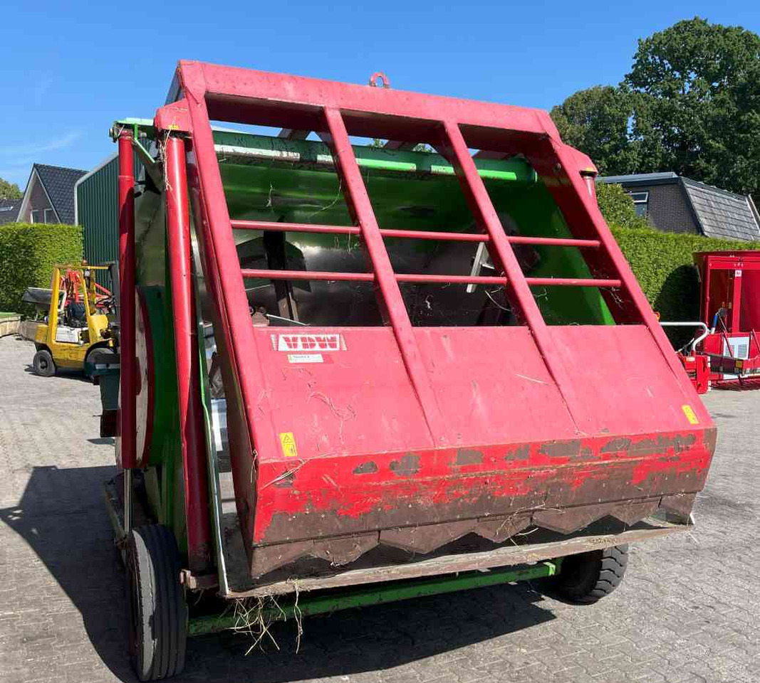 VDW UMD 5 Voermengwagen, peddelmenger, voerwagen, voermachines - آلة خلط وتوزيع الأعلاف: صور 5 VDW UMD 5 Voermengwagen, peddelmenger, voerwagen, voermachines - آلة خلط وتوزيع الأعلاف: صور 5
