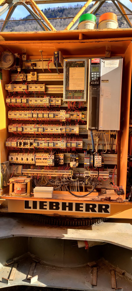 LIEBHERR 32TT - رافعة ذاتية التركيب: صور 3 LIEBHERR 32TT - رافعة ذاتية التركيب: صور 3
