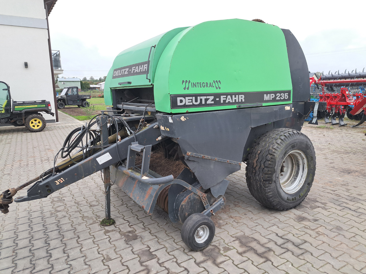Deutz fahr MP235 - مكبس القش الدائري: صور 1 Deutz fahr MP235 - مكبس القش الدائري: صور 1