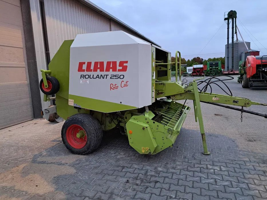 PRASA ROLUJĄCA CLAAS ROLLANT 250 RC 255 - مكبس القش الدائري: صور 5 PRASA ROLUJĄCA CLAAS ROLLANT 250 RC 255 - مكبس القش الدائري: صور 5