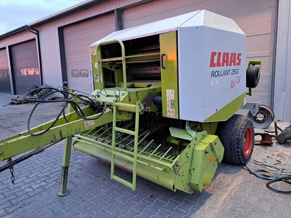 PRASA ROLUJĄCA CLAAS ROLLANT 250 RC 255 - مكبس القش الدائري: صور 4 PRASA ROLUJĄCA CLAAS ROLLANT 250 RC 255 - مكبس القش الدائري: صور 4