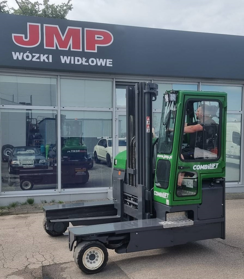 Combilift C 4000 MK4 DIESEL - شاحنة المناولة رباعية الاتجاهات: صور 1 Combilift C 4000 MK4 DIESEL - شاحنة المناولة رباعية الاتجاهات: صور 1