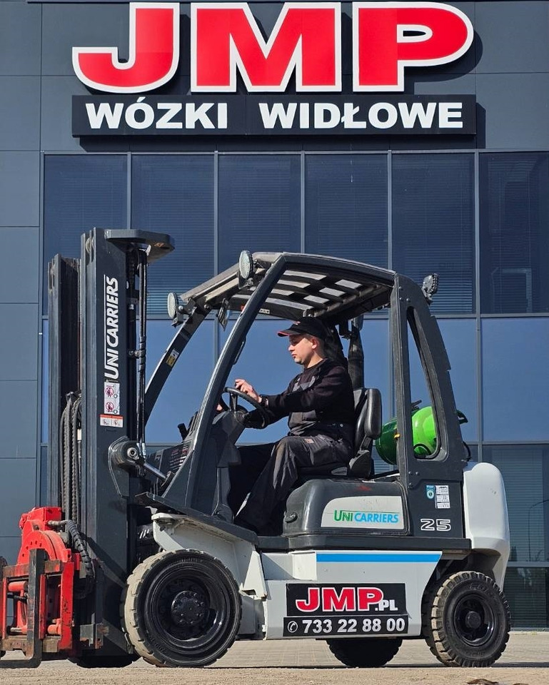 UniCarriers U1D2A25LQ DX25 LPG - رافعة شوكية تعمل بالغاز: صور 3 UniCarriers U1D2A25LQ DX25 LPG - رافعة شوكية تعمل بالغاز: صور 3