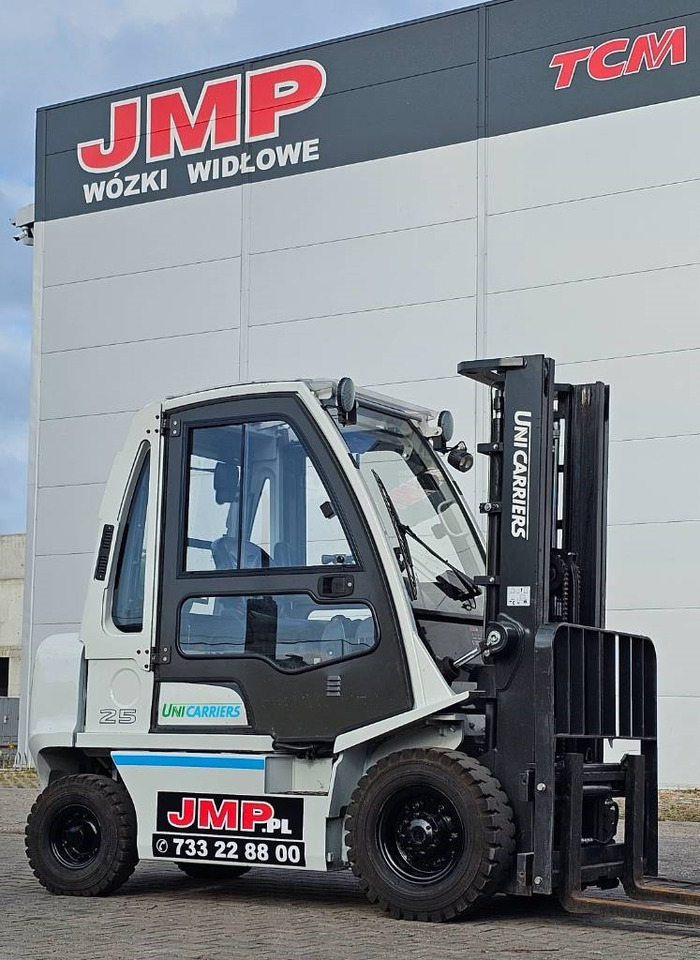UniCarriers U1D2A25LQ DX25 - رافعة شوكية تعمل بالغاز: صور 3 UniCarriers U1D2A25LQ DX25 - رافعة شوكية تعمل بالغاز: صور 3
