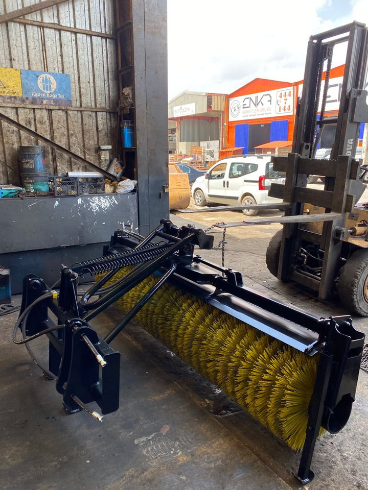 Bobcat - مكنسة - آلات البناء: صور 4 Bobcat - مكنسة - آلات البناء: صور 4