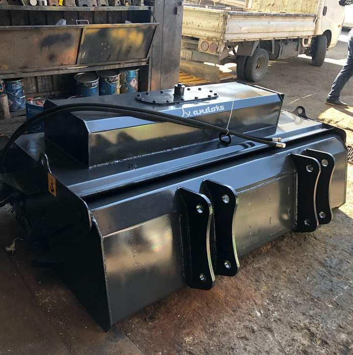 Bobcat - مكنسة - سيارة بلدية: صور 4 Bobcat - مكنسة - سيارة بلدية: صور 4