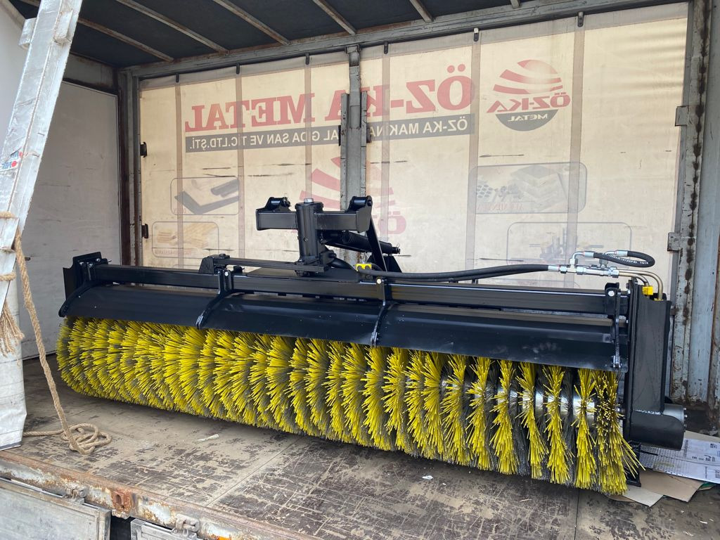 Bobcat - مكنسة - آلات البناء: صور 2 Bobcat - مكنسة - آلات البناء: صور 2