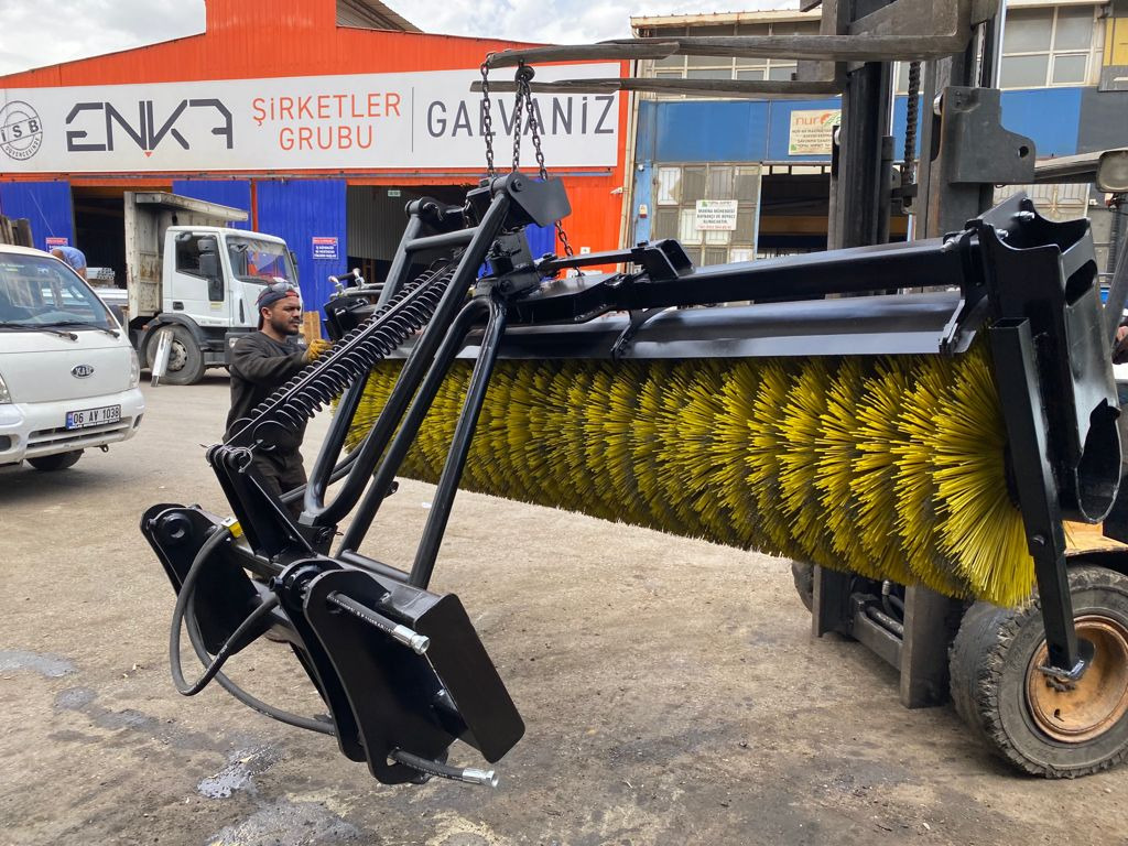 Bobcat - مكنسة - آلات البناء: صور 3 Bobcat - مكنسة - آلات البناء: صور 3