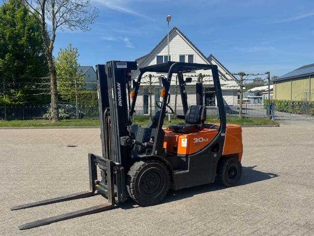 Doosan D30 Plus - رافعة شوكية ديزل: صور 3 Doosan D30 Plus - رافعة شوكية ديزل: صور 3