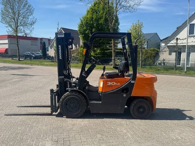 Doosan D30 Plus - رافعة شوكية ديزل: صور 2 Doosan D30 Plus - رافعة شوكية ديزل: صور 2