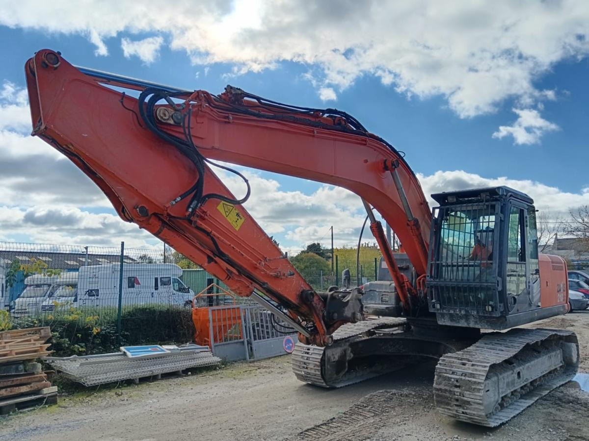 Hitachi ZX210LC-3 - حفارات زحافة: صور 1 Hitachi ZX210LC-3 - حفارات زحافة: صور 1