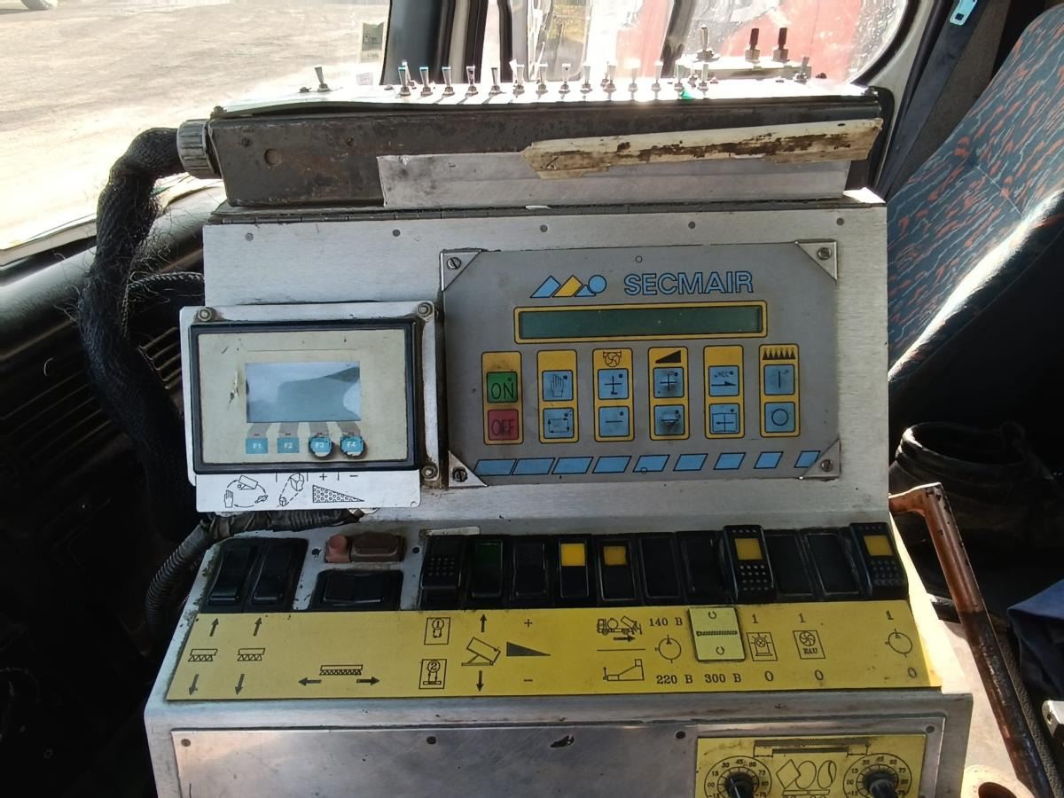 موزع الأسفلت Renault: صور 17