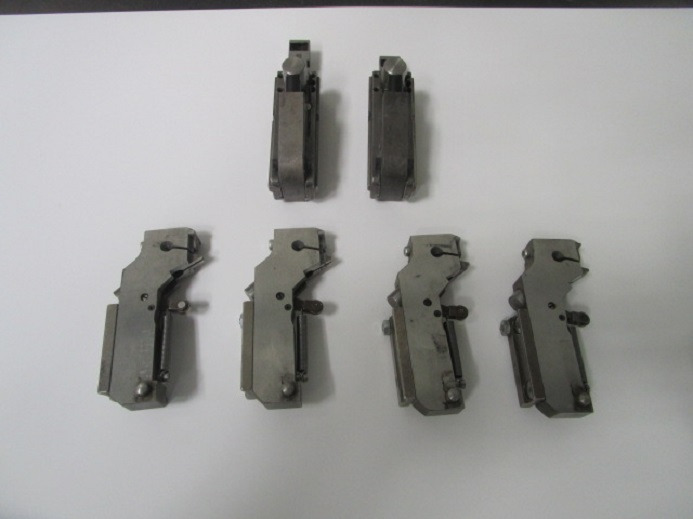 4xRINGÖSEN BAUTEILE UND 2xHEFTKOPF BAUTEILE FÜR HEFTKÖPFE HOHNER 48/5 S - قطع الغيار - آلات الطباعة: صور 1 4xRINGÖSEN BAUTEILE UND 2xHEFTKOPF BAUTEILE FÜR HEFTKÖPFE HOHNER 48/5 S - قطع الغيار - آلات الطباعة: صور 1