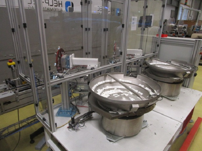 DECKEL ETIKETTIER ANLAGE SCHLEUTER GU 2 DO MIT 2xLÖFFELEINLEGESTATIONEN - آلة التعبئة والتغليف: صور 2 DECKEL ETIKETTIER ANLAGE SCHLEUTER GU 2 DO MIT 2xLÖFFELEINLEGESTATIONEN - آلة التعبئة والتغليف: صور 2