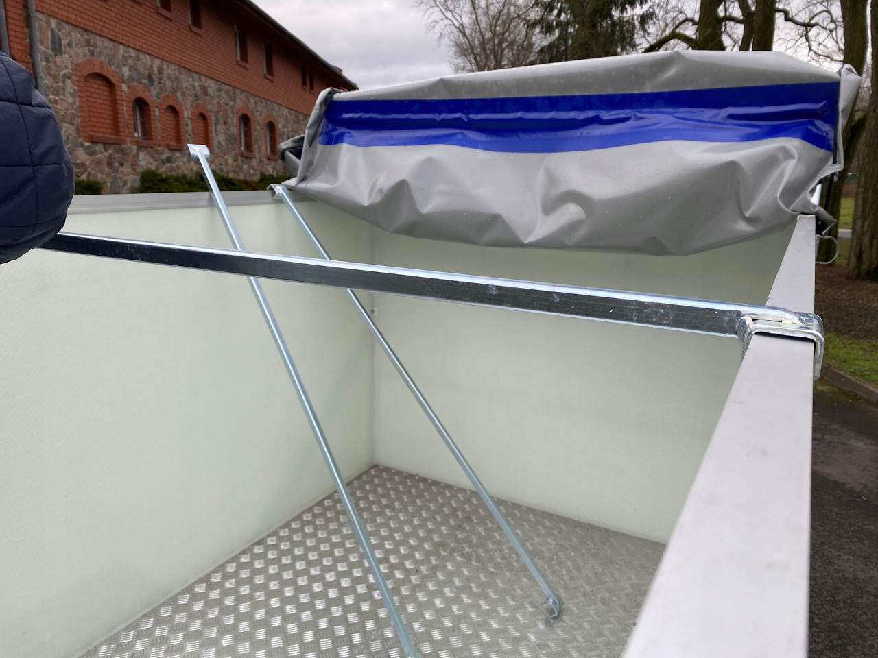 جديد شاحنة نقل المواشي مقطورة PRZYCZEPA DO PRZEWOZU ŚWIŃ / BYDŁA, DMC 2700 / TRAILER FOR TRANSPORTING PIGS / CATTLE, DMC 2700: صور 10