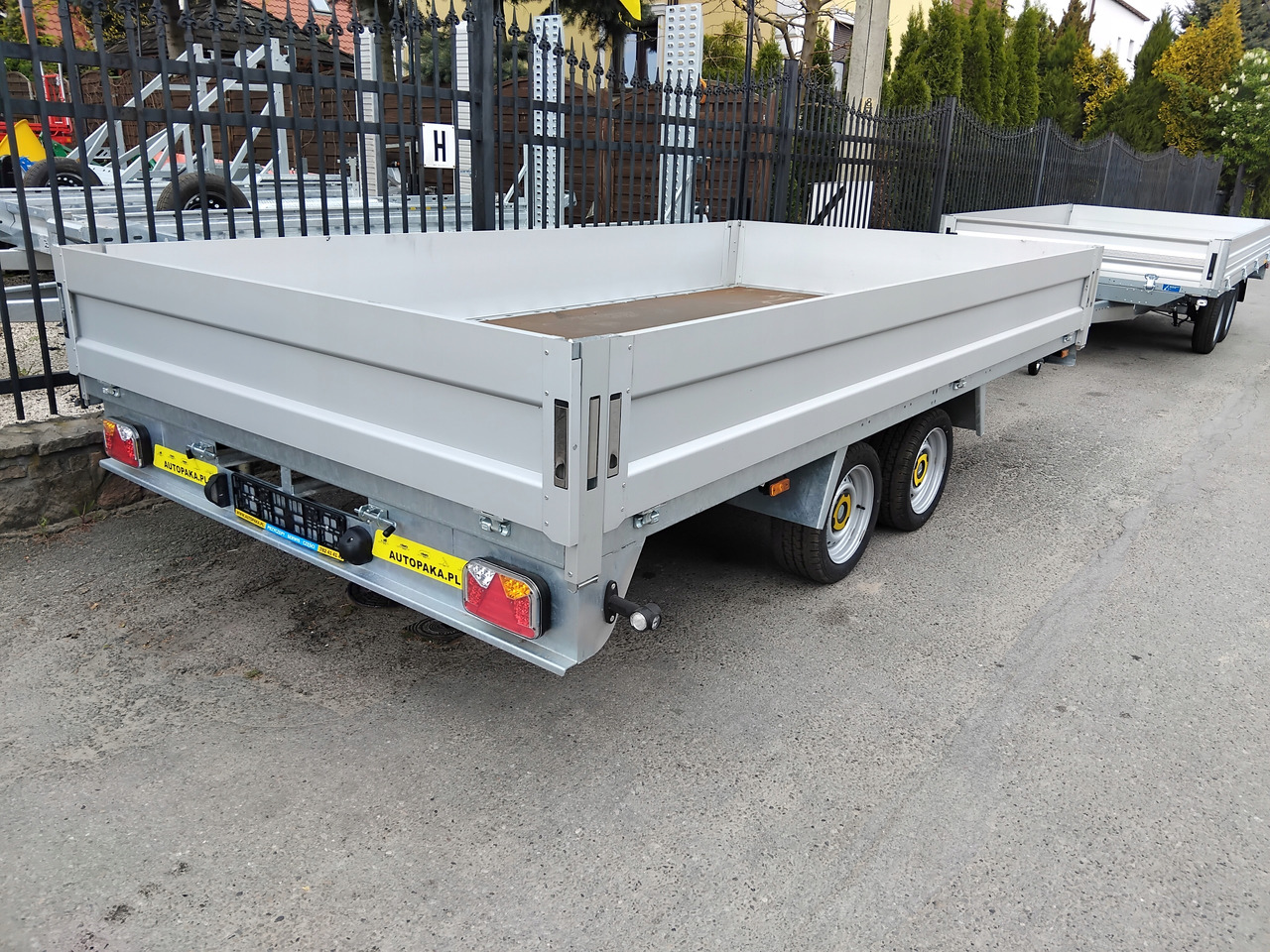 Platforma przyczepa 4x2 WARK dmc 2700 + burty / Platform trailer 4x2 WARK GVW 2700 + sides - مقطورات مسطحة: صور 3 Platforma przyczepa 4x2 WARK dmc 2700 + burty / Platform trailer 4x2 WARK GVW 2700 + sides - مقطورات مسطحة: صور 3
