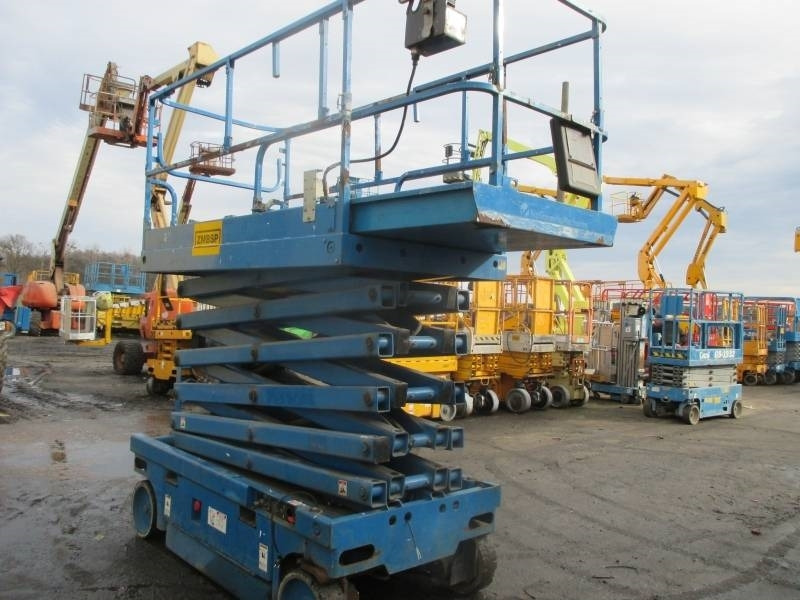 Haulotte Compact 14 - رافعات مقصية: صور 4 Haulotte Compact 14 - رافعات مقصية: صور 4