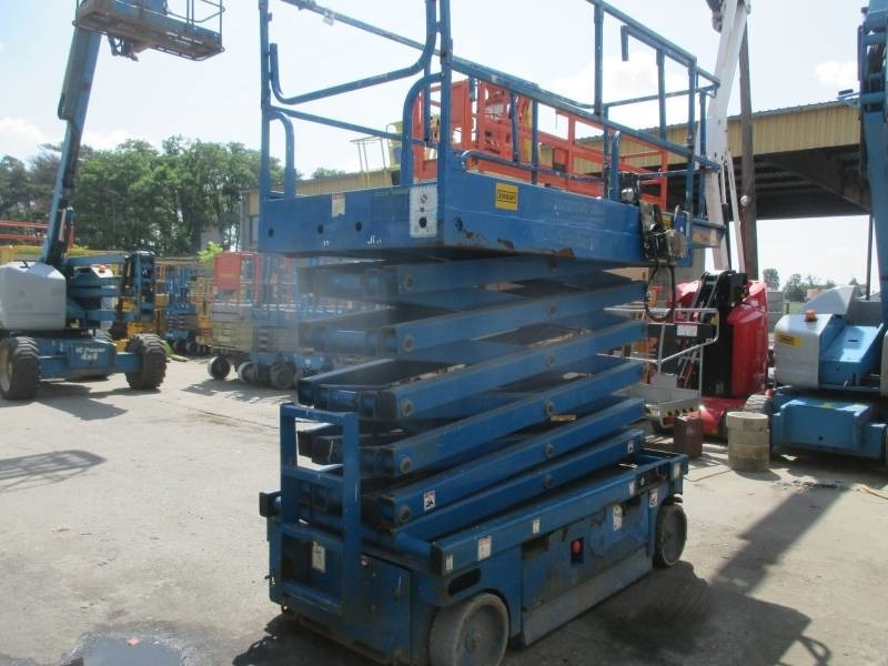 Haulotte Compact 14 - رافعات مقصية: صور 5 Haulotte Compact 14 - رافعات مقصية: صور 5