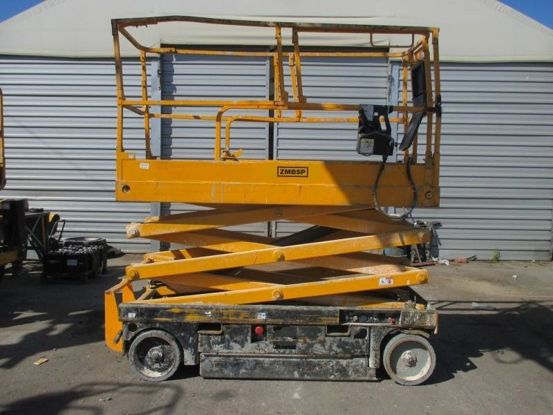 Haulotte Compact 8 - رافعات مقصية: صور 1 Haulotte Compact 8 - رافعات مقصية: صور 1
