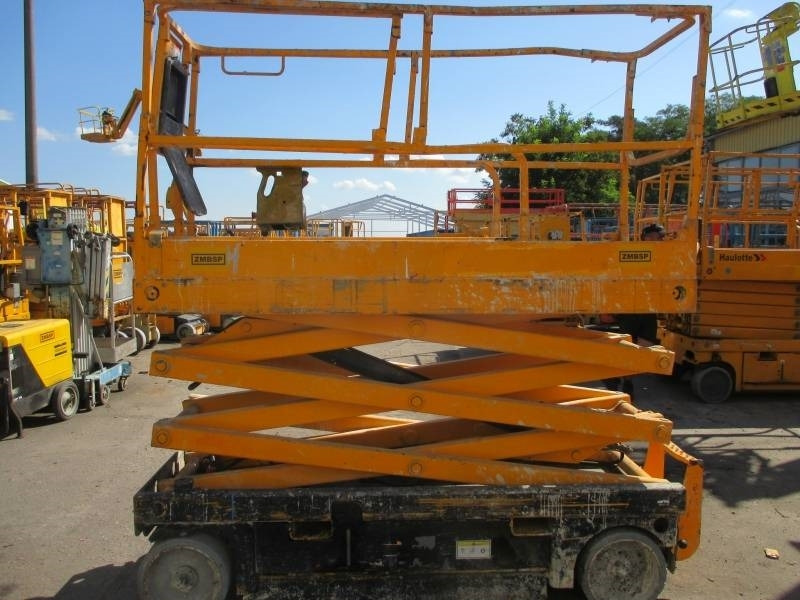 Haulotte Compact 8 - رافعات مقصية: صور 5 Haulotte Compact 8 - رافعات مقصية: صور 5