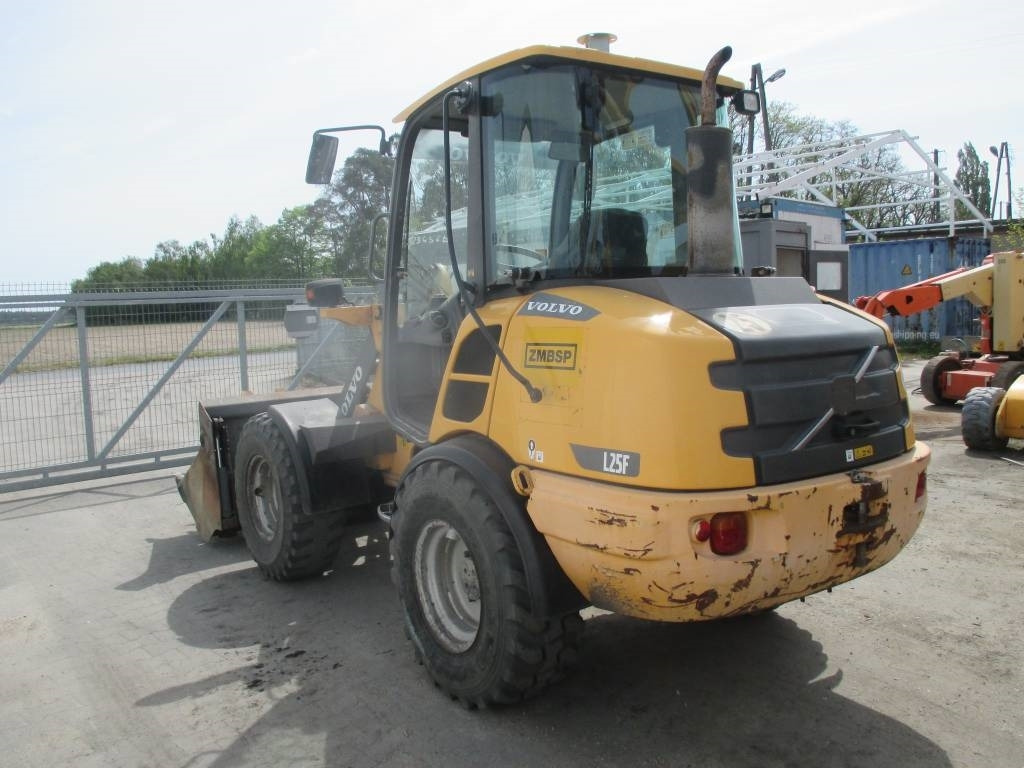 Volvo L 25 F - اللودر بعجل: صور 4 Volvo L 25 F - اللودر بعجل: صور 4