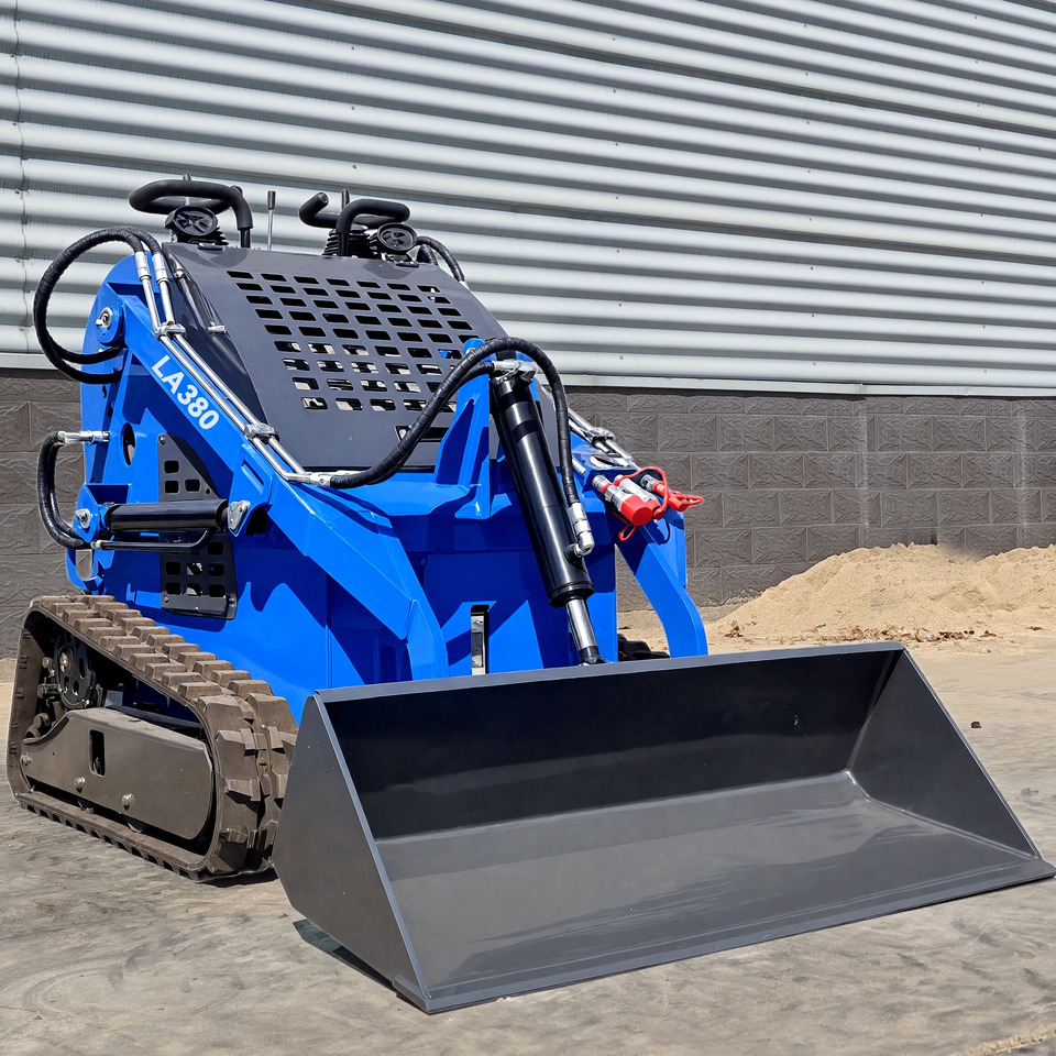 LEZUM Free Shipping Mini Skid Steer Loader Compact Track Electric/Diesel Chinese Mini Skid Steer Loader For Sale With Mini Skid Steer Attachments 4 In 1 Bucket - شيول صغير: صور 3 LEZUM Free Shipping Mini Skid Steer Loader Compact Track Electric/Diesel Chinese Mini Skid Steer Loader For Sale With Mini Skid Steer Attachments 4 In 1 Bucket - شيول صغير: صور 3