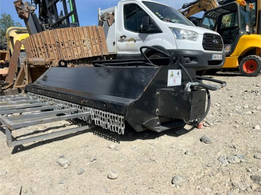 Broyeur pour mini chargeur - التقطيع جزازة: صور 2 Broyeur pour mini chargeur - التقطيع جزازة: صور 2