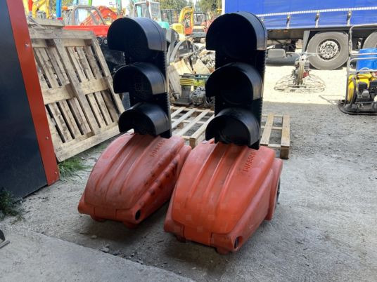 Feux de chantier diabolo - معدات البناء: صور 1 Feux de chantier diabolo - معدات البناء: صور 1