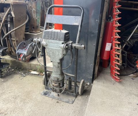 Marteau piqueur démolisseur H90SG - معدات البناء: صور 2 Marteau piqueur démolisseur H90SG - معدات البناء: صور 2