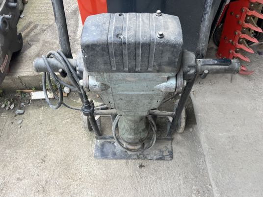 Marteau piqueur démolisseur H90SG - معدات البناء: صور 4 Marteau piqueur démolisseur H90SG - معدات البناء: صور 4