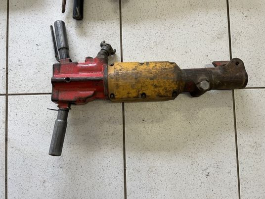 Marteau piqueur pneumatique Atlas copco - معدات البناء: صور 3 Marteau piqueur pneumatique Atlas copco - معدات البناء: صور 3