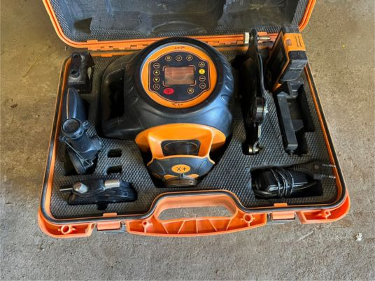 Niveau laser rotatif automatique GEO FENNEL - معدات البناء: صور 3 Niveau laser rotatif automatique GEO FENNEL - معدات البناء: صور 3