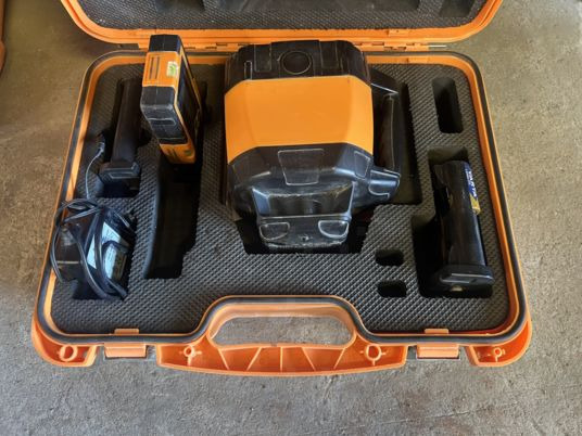 Niveau laser rotatif automatique horizontal GEO FENNEL - معدات البناء: صور 2 Niveau laser rotatif automatique horizontal GEO FENNEL - معدات البناء: صور 2