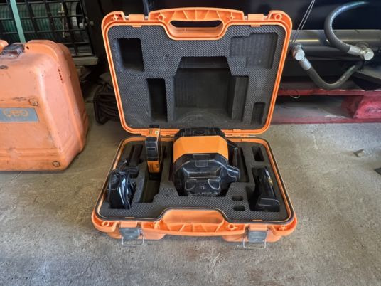 Niveau laser rotatif automatique horizontal GEO FENNEL - معدات البناء: صور 3 Niveau laser rotatif automatique horizontal GEO FENNEL - معدات البناء: صور 3