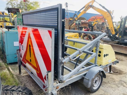 Remorque ECIM pour messages Lumineux - مقطورات السيارات: صور 4 Remorque ECIM pour messages Lumineux - مقطورات السيارات: صور 4