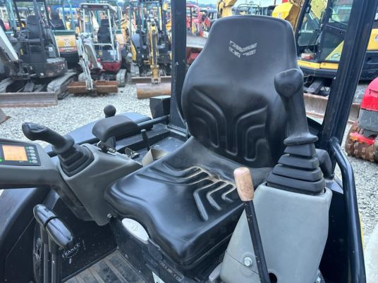 حفارة مصغرة Yanmar VIO26-6 Canopy à 21500 € HT: صور 10 حفارة مصغرة Yanmar VIO26-6 Canopy à 21500 € HT: صور 10