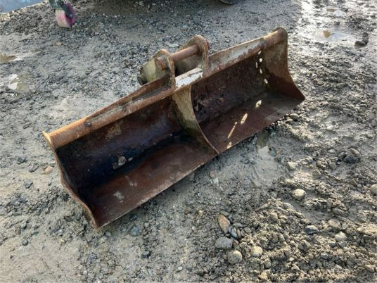 Godet de curage jcb - axe 45 mm - بكت حفار: صور 3 Godet de curage jcb - axe 45 mm - بكت حفار: صور 3